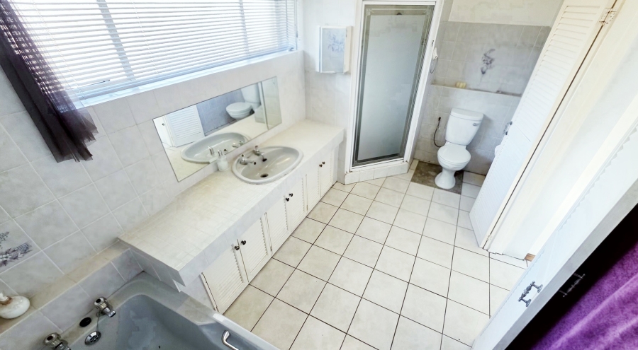 5 Bedroom Property for Sale in Kabega Park Eastern Cape